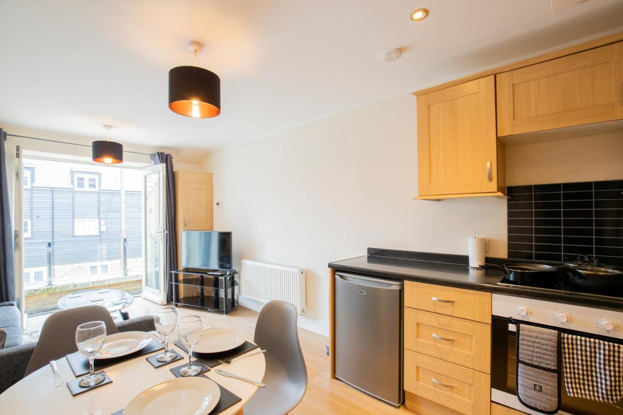 1-Bedroom Apartment With Balcony, Hoddesdon Eksteriør billede