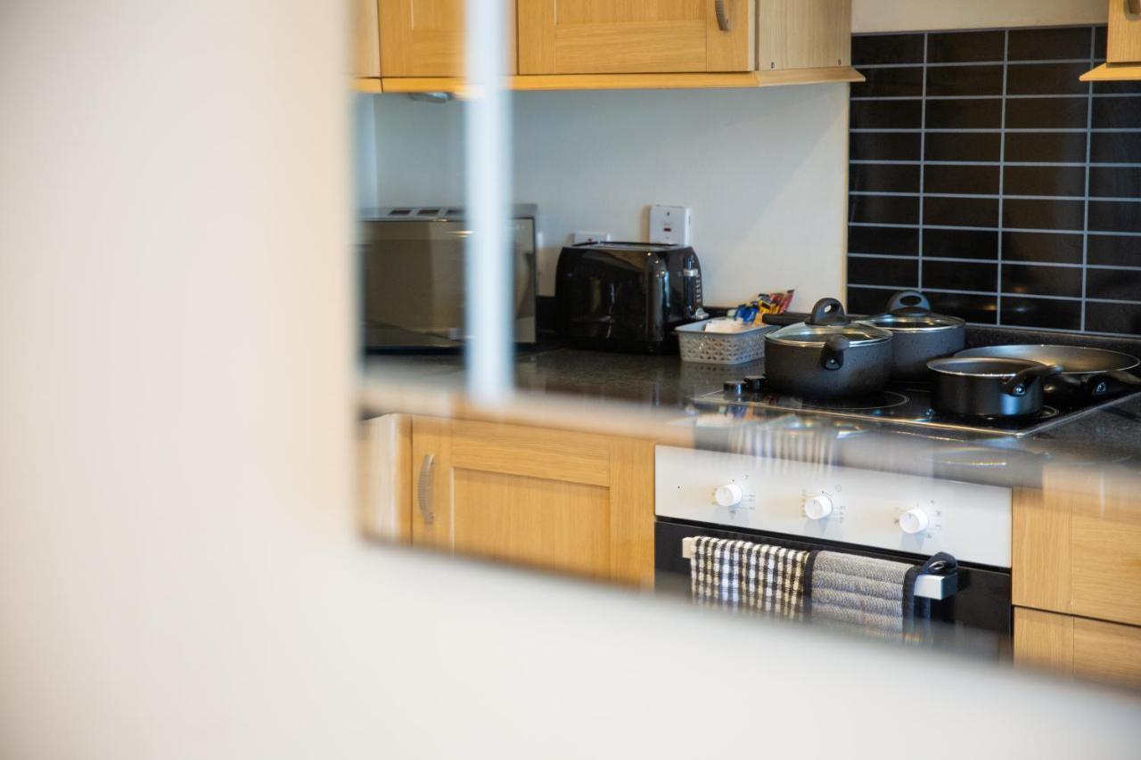 1-Bedroom Apartment With Balcony, Hoddesdon Eksteriør billede